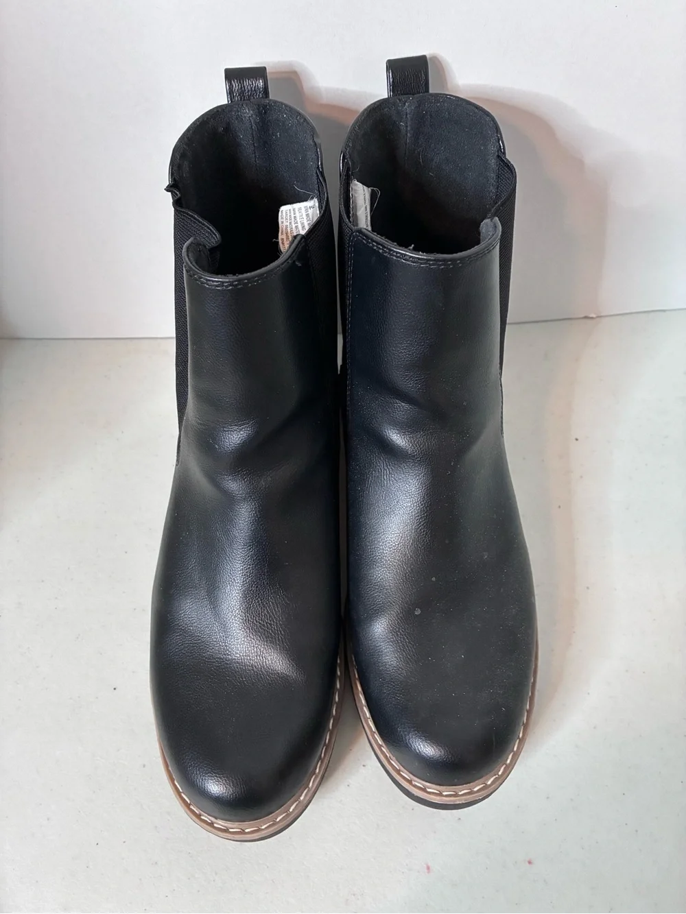 Black Chelsea Ankle Boots Lug Sole Pull On Booties Women’s Size 9